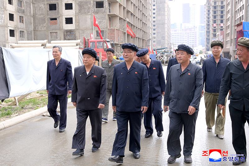 Premier inspects various sectors
