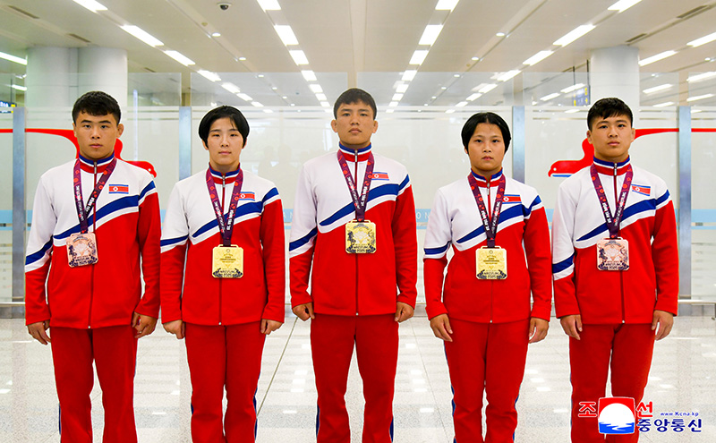 DPRK players return home