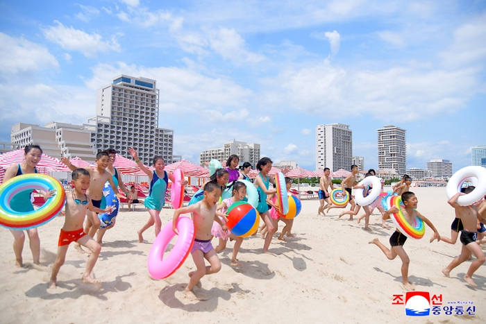 Service starts in Wonsan Kalma Coastal Tourist Area