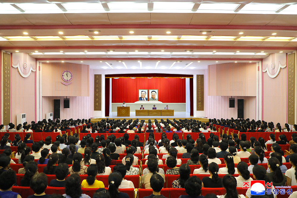 Women's union officials and members praise noble virtues of President Kim Il Sung