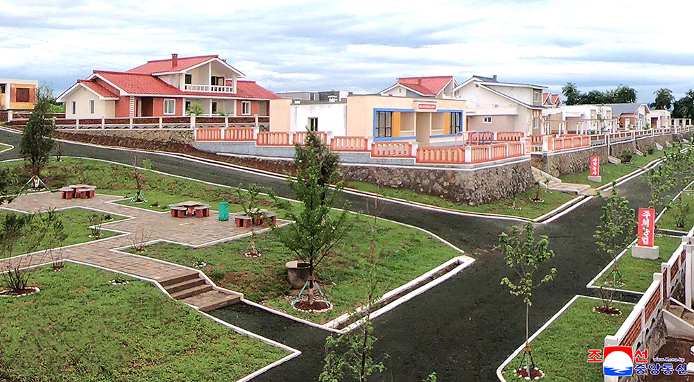 New houses built at rural village in North Hwanghae Province