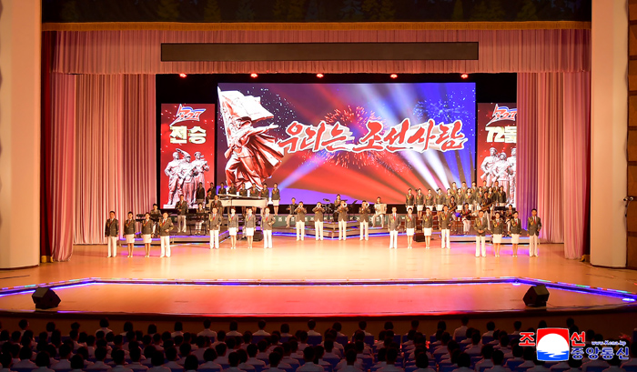 Artistic information squad of youth league central committee gives performance