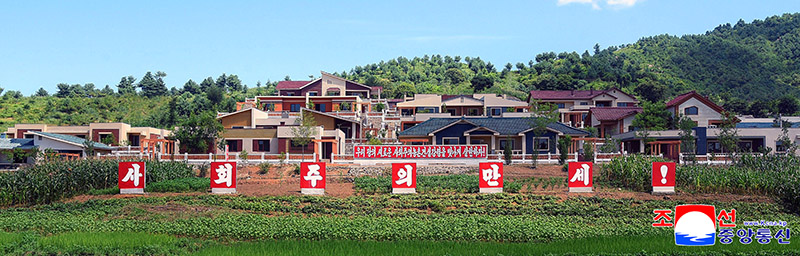 Farmers move into new houses in Sonchon