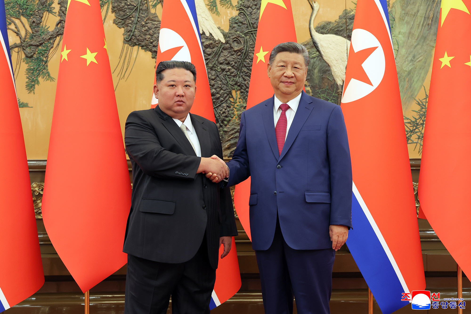 Respected Comrade Kim Jong Un has talks with Comrade Xi Jinping