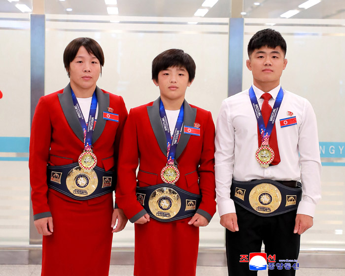 DPRK wrestlers return home