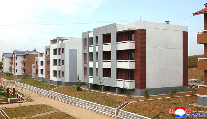 New houses built in Phyongwon County