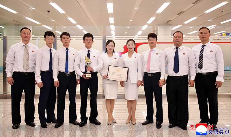 DPRK acrobats come back home