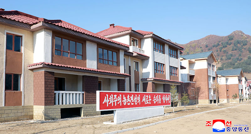 Farmers move into new houses at Jungdok and Jungsang farms