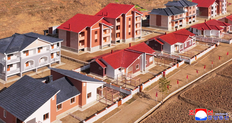 Modern houses built in Hochon and Rangnim counties  