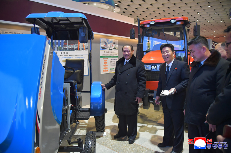 Farm machine exhibition opens