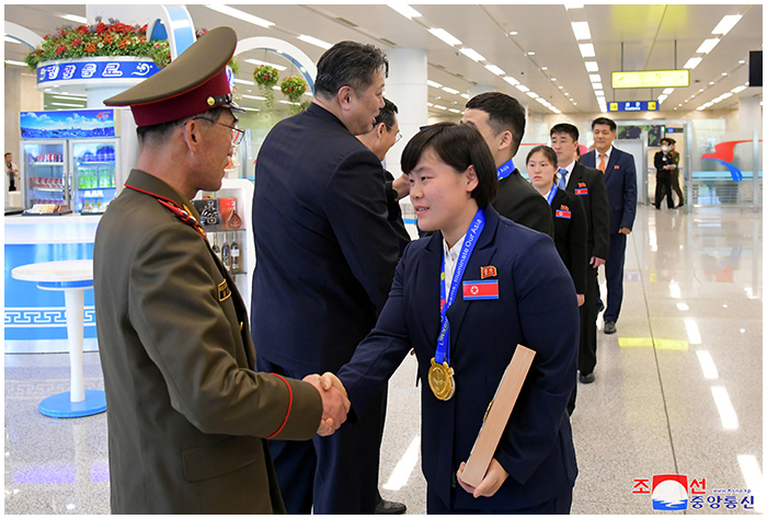 DPRK players return home