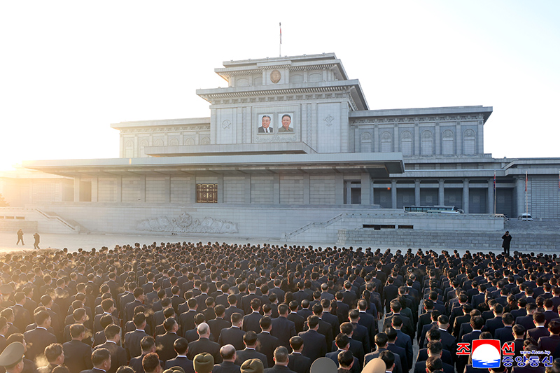 Delegates to Ninth WPK Congress visit Kumsusan Palace of Sun