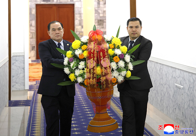 Respected Comrade Kim Jong Un receives flower basket from general secretary of LPRP Central Committee