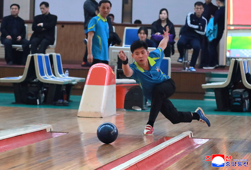 Amateur bowling tournament held 