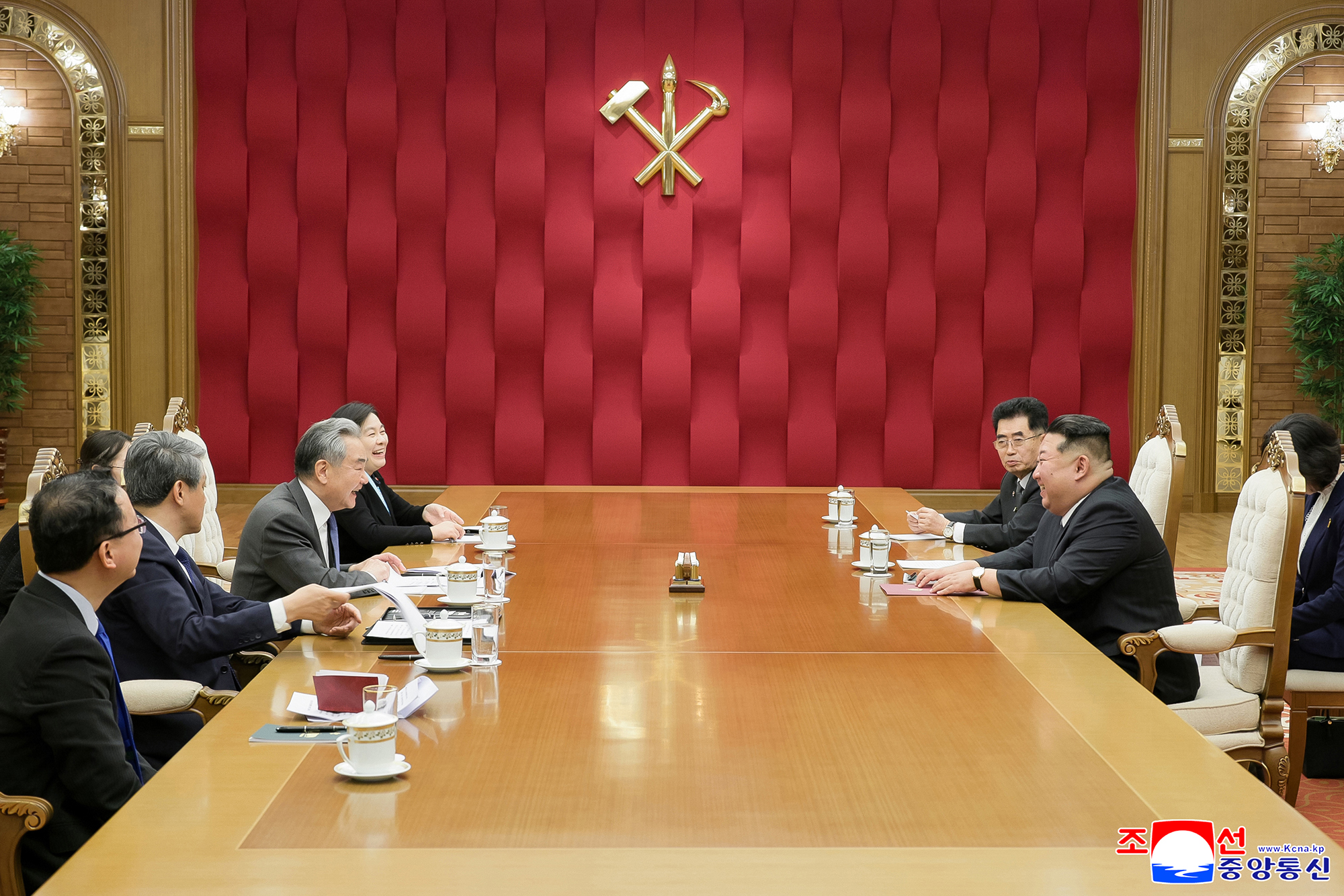 Respected Comrade Kim Jong Un meets Chinese foreign minister