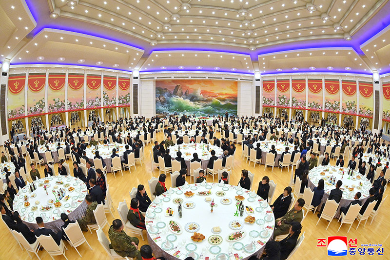 DPRK Ministry of National Defence gives dinner parties for bereaved families of KPA martyrs in special military operations