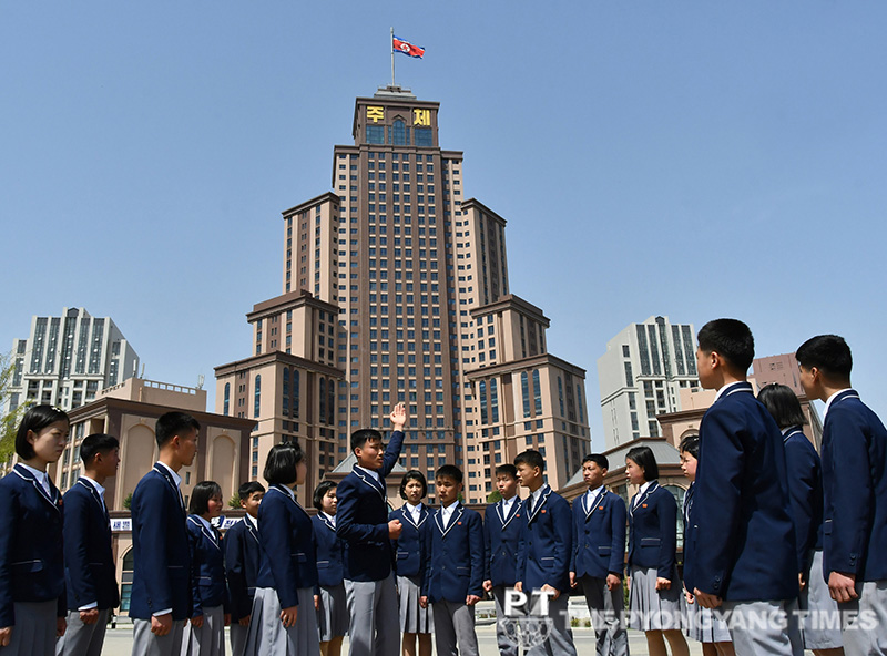 Middle school graduates visit Saeppyol Street