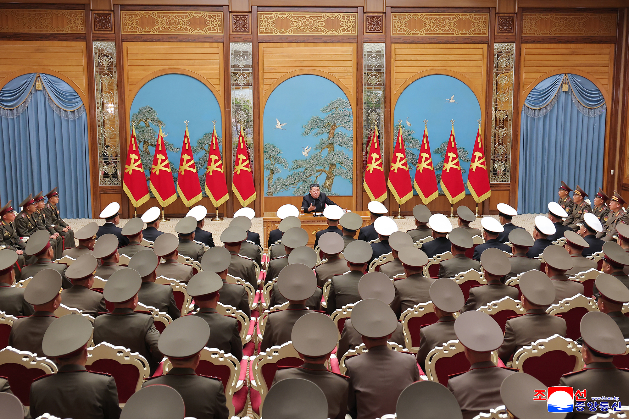 Respected Comrade Kim Jong Un convenes meeting of commanding officers of divisions and brigades of entire army and meets them