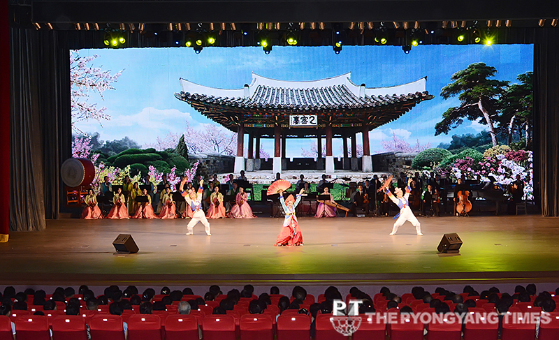 Artistic performance wins public acclaim