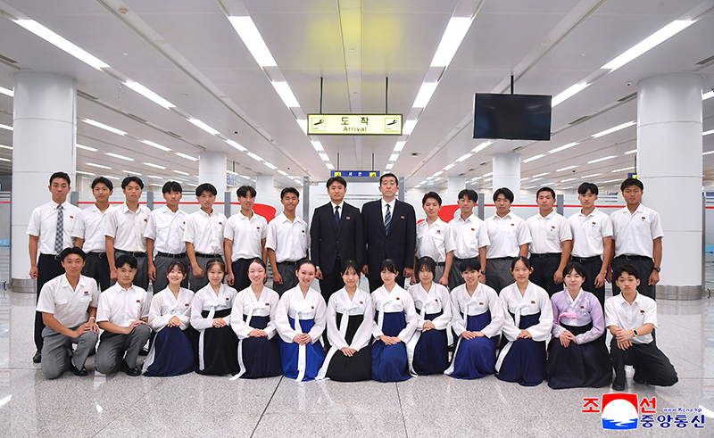 Delegation and home-visiting group of Korean students in Japan arrive 