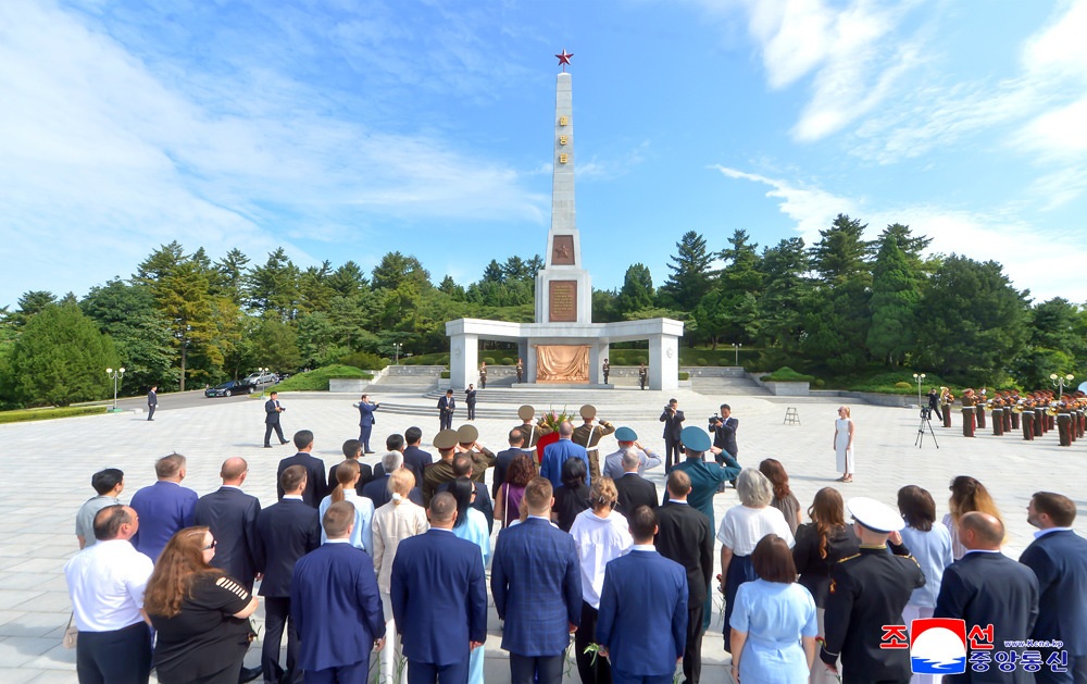Wreaths laid at liberation towers and cemeteries of Soviet Army soldiers