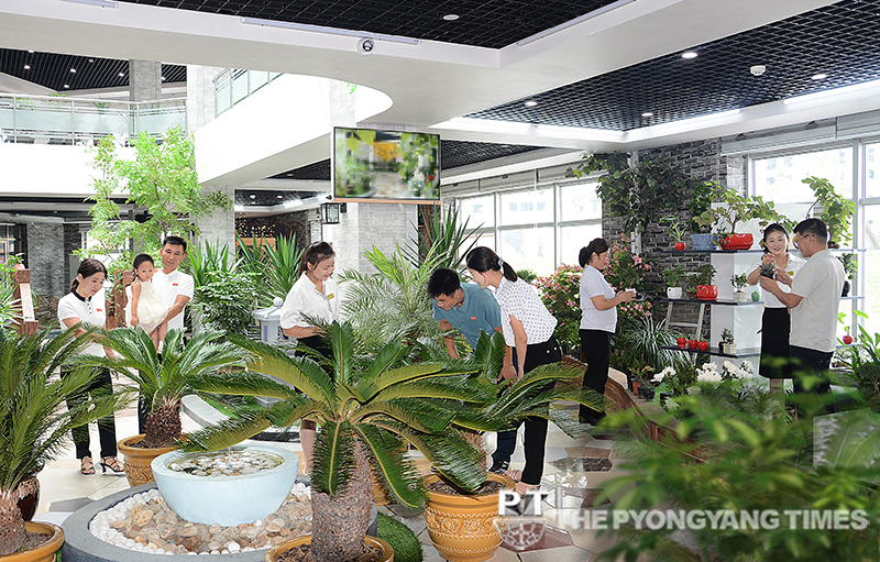 Horticultural exhibition house lures many