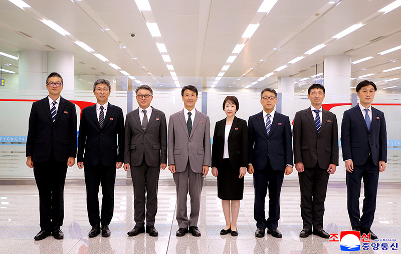 Delegation of Korea University of Chongryon arrives in Pyongyang