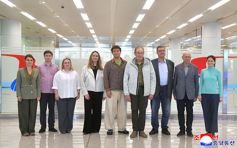Delegations and delegates of various countries arrive in Pyongyang