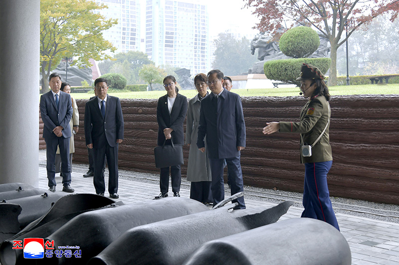 Delegation of Ministry of Veterans Affairs of China visits various places